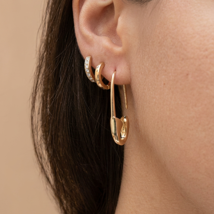 Première photo retouchée des boucles d’oreilles